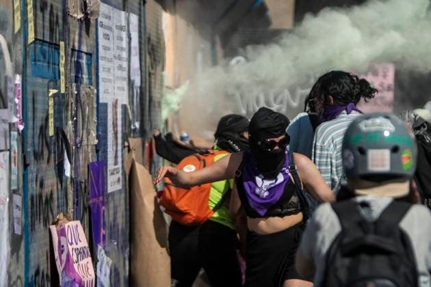 México: 8M International Women s Day Hundreds of women and various feminist blocks marched on the occasion of International Women s Day. The various groups gathered in the capital s main square where they demonstrated and on several occasions were attacked by police with tear gas, but this did not prevent them from continuing with the demonstration, on the contrary, encouraged them to continue with the struggle. Ciudad de México Ciudad de México Mexico Copyright: LuisxSalgado