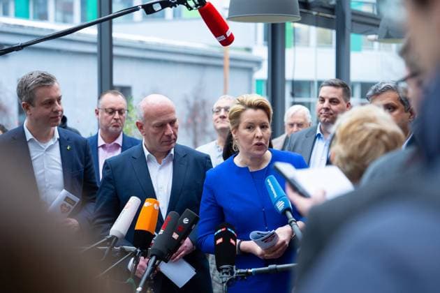 Coalition negotiations between CDU and SPD Franziska Giffey, SPD, Governing Mayor of Berlin, Stefan Evers, CDU, Kai Wegner, CDU, State Chairman of CDU Berlin, Raed Saleh, SPD, Chairman of SPD Berlin, Coalition negotiations between CDU and SPD Berlin Berlin GER