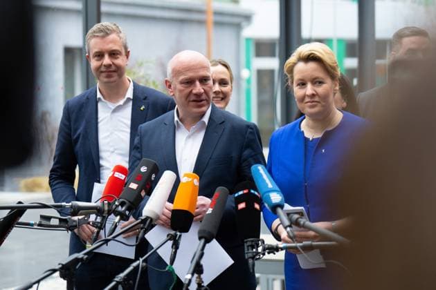 Coalition negotiations between CDU and SPD Franziska Giffey, SPD, Governing Mayor of Berlin, Stefan Evers, CDU, Kai Wegner, CDU, State Chairman of CDU Berlin, Raed Saleh, SPD, Chairman of SPD Berlin, Coalition negotiations between CDU and SPD Berlin Berlin GER