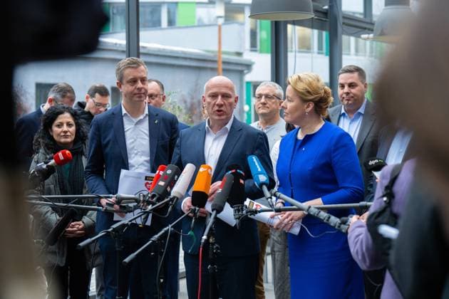 Coalition negotiations between CDU and SPD Franziska Giffey, SPD, Governing Mayor of Berlin, Stefan Evers, CDU, Kai Wegner, CDU, State Chairman of CDU Berlin, Raed Saleh, SPD, Chairman of SPD Berlin, Coalition negotiations between CDU and SPD Berlin Berlin GER
