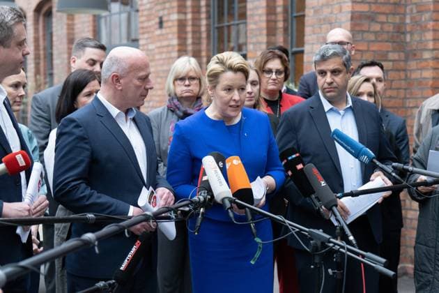 Coalition negotiations between CDU and SPD Franziska Giffey, SPD, Governing Mayor of Berlin, Stefan Evers, CDU, Kai Wegner, CDU, State Chairman of CDU Berlin, Raed Saleh, SPD, Chairman of SPD Berlin, Coalition negotiations between CDU and SPD Berlin Berlin GER