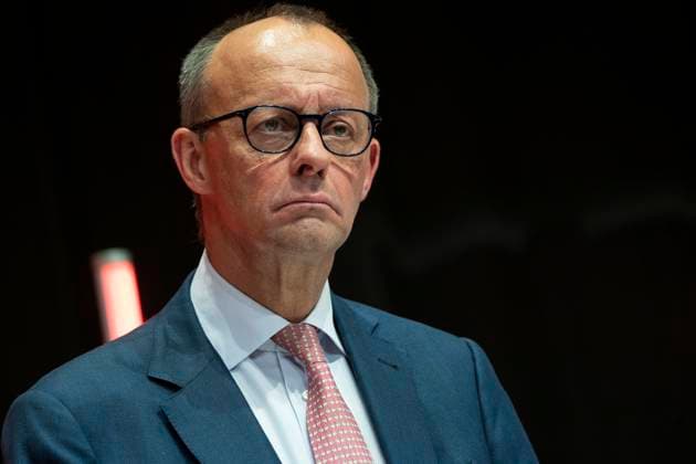 News Bilder des Tages Grundsätzlich CDU Die CDU auf dem Weg zu einem neuen Grundsatzprogramm Regionalkonferenz in Pforzheim Die Fachkommission Wertefundament und Grundlagen der CDU hat eine Grundwertecharta erarbeitet und diskutiert es mit den Mitgliedern in den Regionen Friedrich Merz, Parteivorsitzender, stellt sich auf der Regionalkonferenz dem Dialog mit den Parteimitgliedern;Grundsätzlich CDU Die CDU auf dem Weg zu einem neuen Grundsatzprogramm Regionalkonferenz in Pforzheim Die Fachkommission Wertefundament und Grundlagen der CDU hat eine Grundwertecharta erarbeitet und diskutiert es mit den Mitgliedern in den R, Pforzheim Baden-Württemberg Deutschland CongressCentrum CCP *** Basically CDU The CDU on the way to a new basic pr