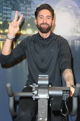 CHARITY CYCLING FOR UKRAINE 09 03 2023 Sebastian Fobe, Charity cycling in the Europa Passage using ergometers to light up a light bulb The money goes 1 1 to Ukrainian aid projects in cooperation with the organization WeAreAllUkrainians, Hamburg, 09 03 2023 Copyright: xEventpressxMPx