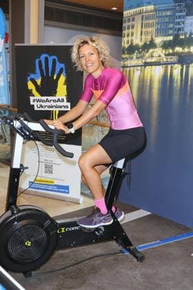 CHARITY CYCLING FOR UKRAINE 09 03 2023 Annika Zimmermann, Charity cycling in the Europa Passage using ergometers to light up a light bulb The money goes 1 1 to Ukrainian aid projects in cooperation with the organization WeAreAllUkrainians, Hamburg, 09 03 2023 Copyright: xEventpressxMPx