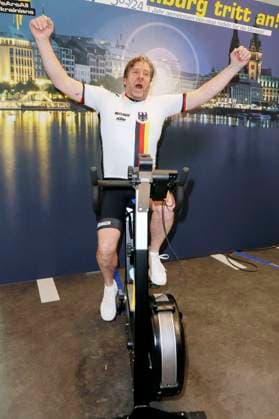 Uwe Rohde at the charity cycling in favor of Ukrainian aid projects in cooperation with the organization WeAreAllUkrainians in the Europa Passage Hamburg, 09 03 2023 Foto:xgbrcix xFuturexImage