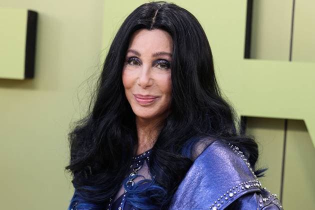 Versace Fall Winter 2023 Fashion Show American singer, actress and television personality Cher (Cherilyn Sarkisian) arrives at the Versace Fall Winter 2023 Fashion Show held at the Pacific Design Center on March 9, 2023 in West Hollywood, Los Angeles, California, United States. Pacific Design Center, West Hollywood, Los Angeles, California California United States  Copyright: xImagexPressxAgencyx originalFilename: collin-versacef230309_npve9.jpg