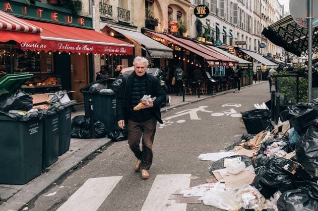Frankreich, Streik bei der Müllabfuhr in Paris Fifth Day Of Strike Of Garbage Collectors In Paris On the fifth day of the garbage collectors strike against the pension reform in Paris, on 10 March 2023, many bins are no longer collected and are piling up in the streets of the French capital. This strike is part of the general strike movement initiated by the employees unions to oppose the government s reform project aimed at pushing back the retirement age from 62 to 64. Paris France  Copyright: xSamuelxBoivinx originalFilename: boivin-fifthday230310_npKVJ.jpg