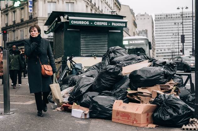 Frankreich, Streik bei der Müllabfuhr in Paris Fifth Day Of Strike Of Garbage Collectors In Paris On the fifth day of the garbage collectors strike against the pension reform in Paris, on 10 March 2023, many bins are no longer collected and are piling up in the streets of the French capital. This strike is part of the general strike movement initiated by the employees unions to oppose the government s reform project aimed at pushing back the retirement age from 62 to 64. Paris France  Copyright: xSamuelxBoivinx originalFilename: boivin-fifthday230310_npUUq.jpg