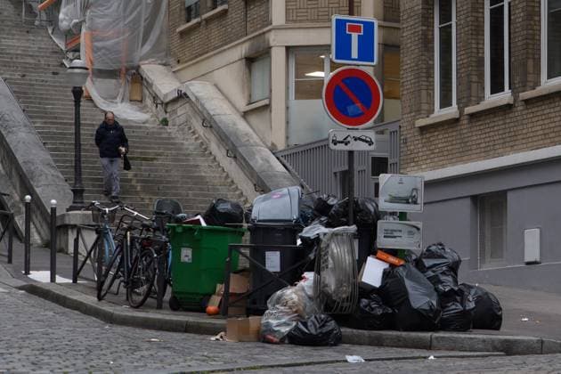 Rubbish bins overflow and pile up in the streets of the French capital, due to the garbage collectors strike against the pension reform, on 11 March 2023.  JulienxMattiax xLexPictorium LePictorium_0276454