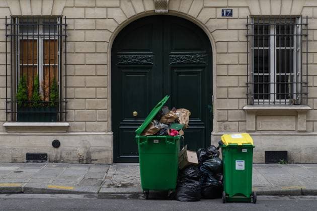 Rubbish bins overflow and pile up in the streets of the French capital, due to the garbage collectors strike against the pension reform, on 11 March 2023.  JulienxMattiax xLexPictorium LePictorium_0276436