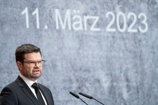Bilder des Jahres 2023, News 03 März News Themen der Woche KW10 News Bilder des Tages Nationaler Gedenktag für die Opfer terroristischer Gewalt - Gedenken an die Opfer terroristischer Gewalt in Berlin - Marco Buschmann, Bundesminister der Justiz, während der Gedenkveranstaltung;Nationaler Gedenktag für die Opfer terroristischer Gewalt - Gedenken an die Opfer terroristischer Gewalt in Berlin - Marco Buschmann, Bundesminister der Justiz, während der Gedenkveranstaltung, Berlin Berlin Deutschland AXICA Kongress- und Tagungszentr *** National Day of Remembrance for the Victims of Terrorist Violence Remembering the Victims of Terrorist Violence in Berlin Marco Bushman, Federal Minister of Justice, during the commemoration ceremony National Day of Remembrance for the Victims of Terrorist Violence Remembering the Victims of Ter