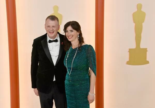 (L-R) Mark Swift and guest attend the 95th annual Academy Awards at the Dolby Theatre in the Hollywood section of Los Angeles on Sunday, March 12, 2023.  LAP2023031211051 JIMxRUYMEN