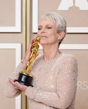 Jamie Lee Curtis, winner of the award for Best Supporting Actress for Everything Everywhere All At Once, appears backstage with her Oscar during the 95th annual Academy Awards at Loews Hollywood Hotel in the Hollywood section of Los Angeles on Sunday, March 12, 2023.  LAP20230312173 JOHNxANGELILLO