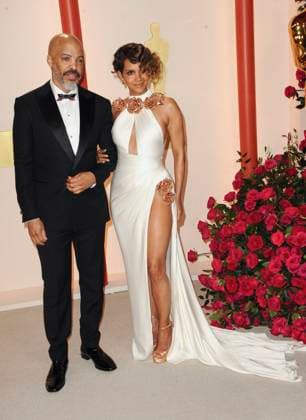Halle Berry, Van Hunt at arrivals for 95th Academy Awards - Arrivals 3, Dolby Theatre, Los Angeles, CA March 12, 2023. Photo By: Elizabeth Goodenough Everett Collection at arrivals for 95th Academy Awards - Arrivals 3, Dolby Theatre, Los Angeles, CA March 12, 2023. Photo By: Elizabeth Goodenough Everett Collection PUBLICATIONXNOTxINxCANxCHNxFRAxITAxJPNxNORxPOLxRUSxESPxUKxUSA