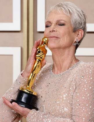 Jamie Lee Curtis, winner of the award for Best Supporting Actress for Everything Everywhere All At Once, appears backstage with her Oscar during the 95th annual Academy Awards at Loews Hollywood Hotel in the Hollywood section of Los Angeles on Sunday, March 12, 2023.  LAP202303122173 JOHNxANGELILLO