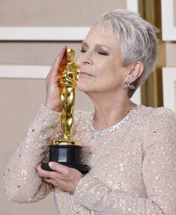 Jamie Lee Curtis, winner of the award for Best Supporting Actress for Everything Everywhere All At Once, appears backstage with her Oscar during the 95th annual Academy Awards at Loews Hollywood Hotel in the Hollywood section of Los Angeles on Sunday, March 12, 2023.  LAP202303128002 JohnxAngelillo