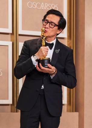 Ke Huy Quan poses with his Oscar for Best Supporting Actor for the film Everything Everywhere All at Once , in the press room of the 95th edition of the Academy Awards ceremony, at the Dolby Theater in Hollywood, USA, 12 March 2023. 95th edition of the Academy Awards in Hollywood !ACHTUNG: NUR REDAKTIONELLE NUTZUNG!  Copyright: xArmandoxArorizox AME1918 20230313-4bce1755799c52ca61c84a75552a6bab05625fda