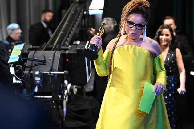 Ruth E. Carter backstage with the OscarÂ® for Costume Design during the live ABC telecast of the 95th OscarsÂ® at DolbyÂ® Theatre at Ovation Hollywood on Sunday, March 12, 2023.  Copyright: xA.M.P.A.S.x 34494-306PLX