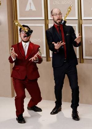 Entertainment Themen der Woche KW10 (L-R) Dan Kwan and Daniel Scheinert, winners of the award for Best Director and Best Picture for Everything Everywhere All at Once, appear backstage with their Oscars during the 95th annual Academy Awards at Loews Hollywood Hotel in the Hollywood section of Los Angeles on Sunday, March 12, 2023.  LAP20230312293 JOHNxANGELILLO