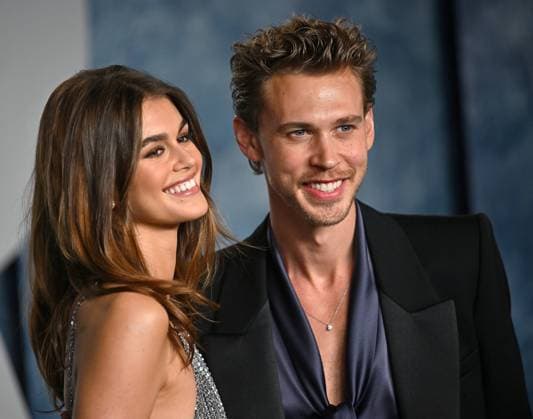 Austin Butler (R) and Kaia Gerber arrive for the Vanity Fair Oscar Party at the Wallis Annenberg Center for the Performing Arts in Beverly Hills, California on Sunday, March 12, 2023.  LAP202303120818 CHRISxCHEW