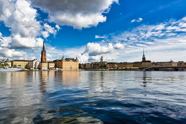 Blick über den Riddarfjärden auf die Skyline der Altstadt Gamla Stan, Stockholm, Mälaren, Schweden, Europa *** View via the Riddarfjärden at the Skyline the Old Town Gamla Stan, Stockholm, malaren, Sweden, Europe Copyright: imageBROKER AngelaxtoxRoxel ibxato09099716.jpg