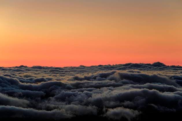  Kurz vor Sonnenaufgang über Passatwolken in 2000 Meter Höhe, Nationalpark Teide, Teneriffa, Kanarische Inseln, Spanien, Europa *** briefly before Sunrise via Trade wind clouds in 2000 Meter Height, National Park Teide, tenerife, Canary Islands islands, Spain, Europe Copyright: imageBROKER/IngoxSchulz ibxisb09101333.jpg