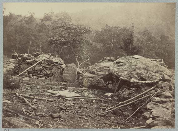 RECORD DATE NOT STATED Battle-field of Gettysburg. Temporary entrenchments thrown up by the Federal troops on Little Round Top. Big Round Top in the background. Title from item, No. 968, Illus. in: E468.7 .G2, Gardner s photographic sketch book of the war Alexander Gardner. Washington, D.C. : Philp & Solomons, c1866 , v. 1, no. 38, Hand written on verso: Miller, vol. II, p. 251, Gift; Col. Godwin Ordway; 1948, Exhibited: From Territory to State : Historic Nevada Treasures from Our Nation s Capital at the Nevada Museum of Art, Reno, NV, August - November 2014. Obstacles (Military science), Pennsylvania, Gettysburg, 1860-1870, Gettysburg, Battle of, Gettysburg, Pa, 1863, United States, History, Civil War, 1861-1865, United States, Pennsylvania, Gettysburg. Copyright: xpiemagsx civwarpietiff12032023-10036 !ACHTUNG AUFNAHMEDATUM GESCHÄTZT!