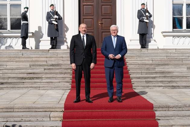 News Themen der Woche KW11 News Bilder des Tages Bundespräsident Frank-Walter Steinmeier, Präsident Ilham Aliyev Bundespräsident Frank-Walter Steinmeier empfängt den Präsidenten der Republik Aserbaidschan Ilham Aliyev Berlin Berlin GER *** Federal President Frank Walter Steinmeier, President Ilham Aliyev Federal President Frank Walter Steinmeier receives the President of the Republic of Azerbaijan Ilham Aliyev Berlin Berlin GER