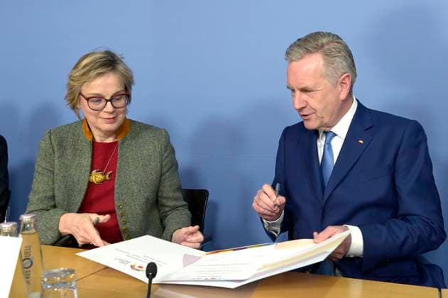 Eva Maria Welskop Deffaa and Christian Wulff at the press conference Hier klingt s mir gut the nationwide project for more participation in music in the House of the Federal Press Conference Berlin, 14 03 2023 Foto:xF.xKernx xFuturexImage