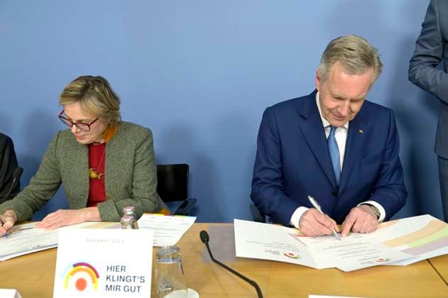 Eva Maria Welskop Deffaa and Christian Wulff at the press conference Hier klingt s mir gut the nationwide project for more participation in music in the House of the Federal Press Conference Berlin, 14 03 2023 Foto:xF.xKernx xFuturexImage