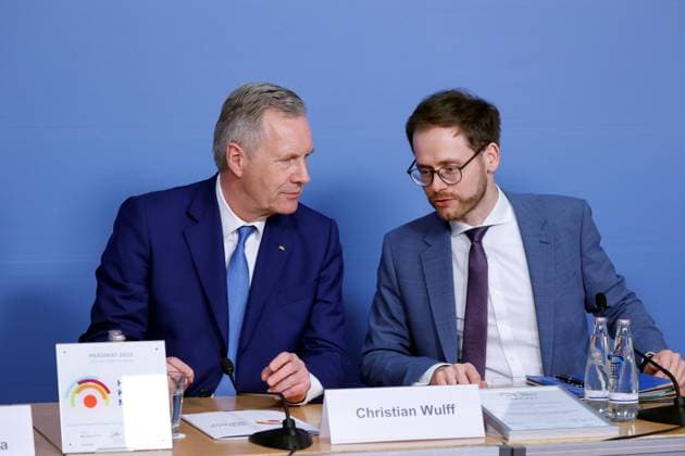 Federal President a D Christian Wulff, Dr Joachim Werz, Germany, Berlin, Federal Press Conference, Topic Press Conference Here it sounds good to me the nationwide project for more participation in music Federal President a D Christian Wulff and Caritas President Eva Maria Welskop Deffa present for the first time the predicate