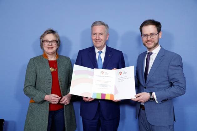 Caritas President Eva Maria Welskop Deffa, Federal President a D Christian Wulff, Dr Joachim Werz, Germany, Berlin, Federal Press Conference, Topic Press Conference Here it sounds good to me the nationwide project for more participation in music Federal President a D Christian Wulff and Caritas President Eva Maria Welskop Deffa present for the first time the predicate