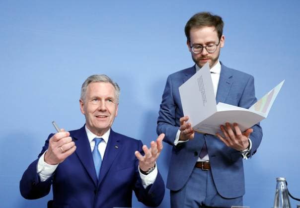Federal President a D Christian Wulff, Dr Joachim Werz, Germany, Berlin, Federal Press Conference, Topic Press Conference Here it sounds good to me the nationwide project for more participation in music Federal President a D Christian Wulff and Caritas President Eva Maria Welskop Deffa present for the first time the predicate