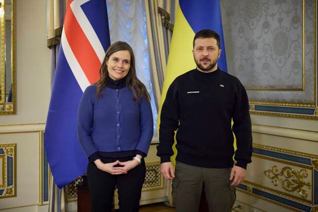 News Themen der Woche KW11 News Bilder des Tages March 14, 2023, Kyiv, Kyiv Oblast, Ukraine: Iceland Prime Minister KatroÂ­n JakobsdoÂ³ttir, left, poses with Ukrainian President Volodymyr Zelenskyy, right, on her arrival at the Mariinsky Palace, March 14, 2023 in Kyiv, Ukraine. Kyiv Ukraine - ZUMAp138 20230314_zaa_p138_002 Copyright: xPoolx UkrainianxPresidentiax