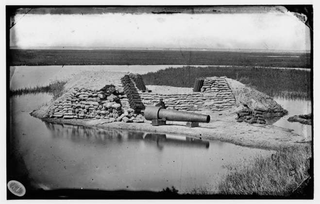 RECORD DATE NOT STATED Morris Island, South Carolina. Battery Hays. One 8-inch Parrot Rifle, dismounted. Breaching battery against Fort Sumter. Civil war photographs, 1861-1865 . United States, History, Civil War, 1861-1865. Copyright: xpiemagsx civwarpietiff12032023-4925 !ACHTUNG AUFNAHMEDATUM GESCHÄTZT!