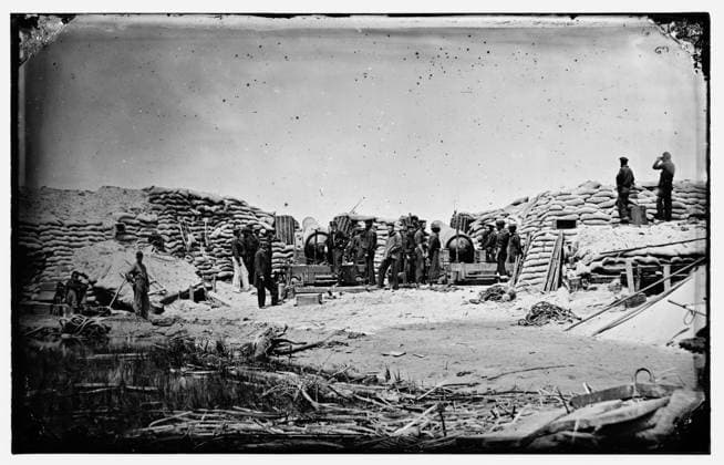 RECORD DATE NOT STATED Morris Island, South Carolina. Naval Battery. Two 8-inch Parrot Rifles. Breaching Battery against Fort Sumter. Civil war photographs, 1861-1865 . United States, History, Civil War, 1861-1865. Copyright: xpiemagsx civwarpietiff12032023-4918 !ACHTUNG AUFNAHMEDATUM GESCHÄTZT!