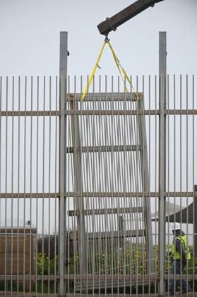 Tijuana, Bauarbeiten an Grenz-Zaun zwischen den USA und Mexiko March 14, 2023, Tijuana, Baja California, Mexico: A new border fence construction has begun at the U.S.-Mexico border on Tuesday, March 14, 2023 that will replace existing fencing at the Friendship Park San Diego-Tijuana area, which for years the park has served as a meeting point between the two cities for those families unable to reunite due to their immigration status. ..The border replacement project will cover several miles of fence that divides Mexico and California, which began under the Trump Administration. The construction is expected to last six months to completion. The fencing installed will be a 30-foot and 18-foot tall section barriers. Tijuana Mexico - ZUMAm180 20230314_zip_m180_021 Copyright: xCarlosxA.xMorenox
