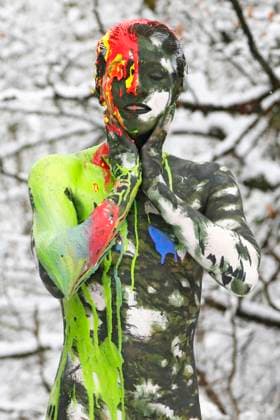 Bodyart forest splash performance with model Julia on a forest clearing Holtensen, 14 03 2023 BodyArt artist Jörg Düsterwald Foto:xT.xSkupinx xFuturexImage