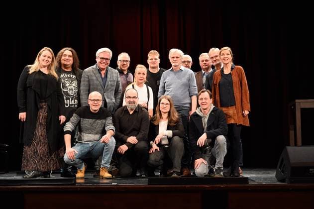 Entertainment Themen der Woche KW11 Gruppenbild der Schauspieler, Regisseure und andere Teilnehmer bei der Vorstellung des Frühjahr- Sommerprogramm der Volksbühne am Rudolfplatz *** Group picture of actors, directors and other participants at the presentation of the spring summer program of the Volksbühne am Rudolfplatz