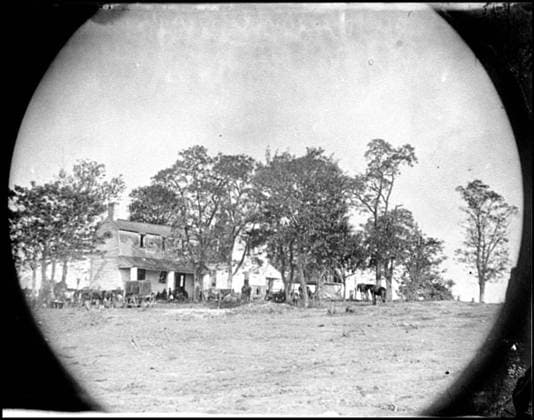 RECORD DATE NOT STATED Spotsylvania Court House, Virginia, vicinity. Beverly house, headquarters of General Gouverneur K. Warren, 5th Corps. Civil war photographs, 1861-1865 , Selected Civil War Photographs, 1861-1865. United States, History, Civil War, 1861-1865, Wilderness, Battle of the, Va, 1864, Dwellings, United States, Virginia, Spotsylvania Court House. Copyright: xpiemagsx civwarpietiff12032023-18252 !ACHTUNG AUFNAHMEDATUM GESCHÄTZT!