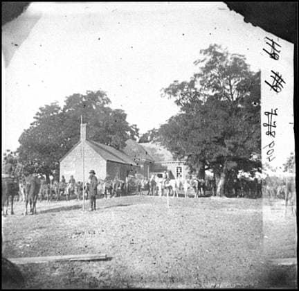 RECORD DATE NOT STATED Charles City Court House, Virginia Rear view of the courthouse. Civil war photographs, 1861-1865 , Selected Civil War Photographs, 1861-1865. United States, History, Civil War, 1861-1865, Wilderness, Battle of the, Va, 1864, Courthouses, United States, Virginia, Charles City Court House. Copyright: xpiemagsx civwarpietiff12032023-18277 !ACHTUNG AUFNAHMEDATUM GESCHÄTZT!
