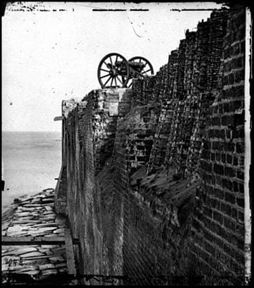 RECORD DATE NOT STATED Charleston, South Carolina Breach patched with gabions on the north wall of Fort Sumter. Civil war photographs, 1861-1865 , Selected Civil War Photographs, 1861-1865. United States, History, Civil War, 1861-1865, Military facilities, United States, History, Civil War, 1861-1865, Equipment and supplies, Charleston (S.C.), History, Civil War, 1861-1865, Forts & fortifications, United States, South Carolina, Charleston. Copyright: xpiemagsx civwarpietiff12032023-18560 !ACHTUNG AUFNAHMEDATUM GESCHÄTZT!