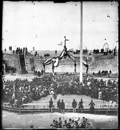 RECORD DATE NOT STATED Charleston, South Carolina Crowd inside Fort Sumter awaiting the flag-raising. Civil war photographs, 1861-1865 , Selected Civil War Photographs, 1861-1865. United States, History, Civil War, 1861-1865, Military facilities, United States, History, Civil War, 1861-1865, Commemoration, Charleston (S.C.), History, Civil War, 1861-1865, Forts & fortifications, Anniversaries, Military parades & ceremonies, United States, South Carolina, Charleston. Copyright: xpiemagsx civwarpietiff12032023-18569 !ACHTUNG AUFNAHMEDATUM GESCHÄTZT!