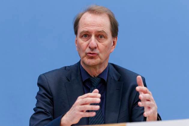 Treibhausgasbilanz 2022 vorgestellt 2023-03-15, Deutschland, Berlin - BBundespressekonferenz: Prof. Dr. Dirk Messner, Präsident des Umweltbundesamtes (UBA), stellt die Prognose zur deutschen Treibhausgasbilanz 2022 vor. *** Greenhouse gas balance 2022 presented 2023 03 15, Germany, Berlin BBundespressekonferenz Prof Dr Dirk Messner, President of the Federal Environment Agency UBA , presents the forecast for the German greenhouse gas balance 2022