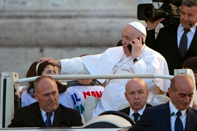 Entertainment Themen der Woche KW11 Entertainment Bilder des Tages Vatikan, Papst Franziskus besucht Ausstellung von Booten zur Zeit Jesu auf dem See Tiberias Italy, Rome, Vatican, 2023 3 15. Pope Francis attends exhibition of a Reproduction of Boats at the Time of Jesus on Lake Tiberias at the Vatican. Photograph by Vatican Media Catholic Press Photo . RESTRICTED TO EDITORIAL USE - NO MARKETING - NO ADVERTISING CAMPAIGNS.  Copyright: xVaticanxMediai cppx xipa-agency.x xVaticanxMediax IPA_IPA36749944