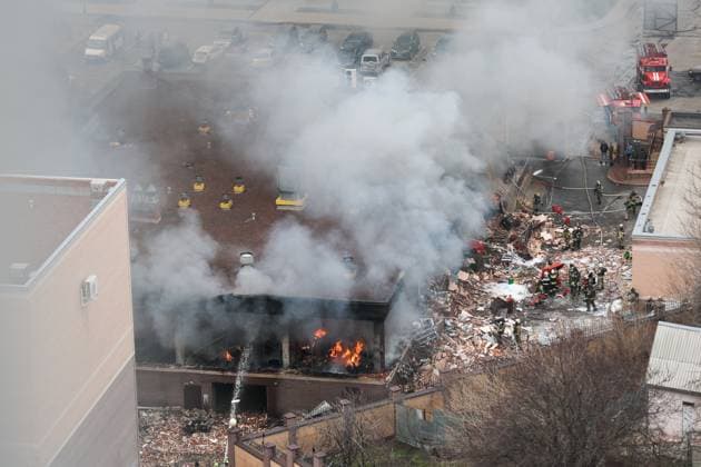 Bilder des Jahres 2023, News 03 MÃ¤rz News Themen der Woche KW11 News Bilder des Tages RUSSIA, ROSTOV-ON-DON - MARCH 16, 2023: A fire breaks out in a building of the Rostov-on-Don Regional Office of the Border Service of the Russian Federal Security Service. Emergency services state it was preceded by an explosion and caused one death, another two injured. Erik Romanenko TASS  57899605