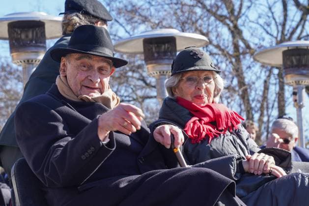 Berlin, Deutschland 16. März 2023: Besuch am Mahnmal Gleis 17 in Berlin - Grunewald - 16.03.2023 Im Bild: Petra und Franz Michalski, Überlebende des Naziregims Mahnmal Gleis 17 Berlin *** Berlin, Germany 16 March 2023 Visit to the Gleis 17 memorial in Berlin Grunewald 16 03 2023 In the picture Petra and Franz Michalski, survivors of the Nazi regime Gleis 17 memorial Berlin Copyright: xFotostandx xReuhlx