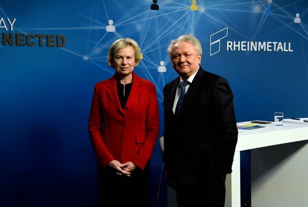 News Themen der Woche KW11 News Bilder des Tages Deutschland, Duesseldorf, 16.03.2023 Bilanz-Pressekonferenz der Rheinmetall AG Foto: Armin Papperger, Vorsitzender des Vorstands und Dagmar Steinert, Finanzvorstand der Rheinmetall AG Bilanz-Pressekonferenz der Rheinmetall AG *** Germany, Duesseldorf, 16 03 2023 Rheinmetall AG Balance Sheet Press Conference Photo Armin Papperger, Chairman of the Executive Board and Dagmar Steinert, CFO of Rheinmetall AG Rheinmetall AG Balance Sheet Press Conference