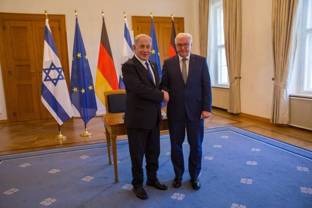 Benjamin Netanyahu in Bellevue Palace, entry in the guest book of the Federal President Frank Walter Steinmeier of the Prime Minister of the State of Israel, Benjamin Netanyahu in Bellevue Palace Berlin Berlin Germany