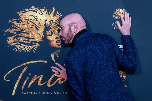 Entertainment Themen der Woche KW11 Entertainment Bilder des Tages Ralph Morgenstern (Schauspieler). Deutschland, Stuttgart, 16.03.2023, Event, Premiere von Tina Das Tina Turner Musical, 2023, Red Carpet, Apollo Theater Foto: A2 Bildagentur Peter Hartenfelser *** Ralph Morgenstern actor Germany, Stuttgart, 16 03 2023, event, premiere of Tina Das Tina Turner Musical, 2023, red carpet, Apollo Theater photo A2 Bildagentur Peter Hartenfelser
